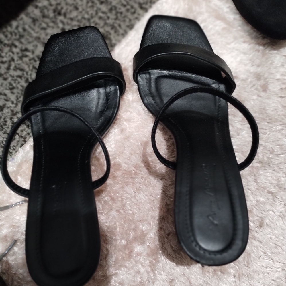 Heels - Picture 4 of 4